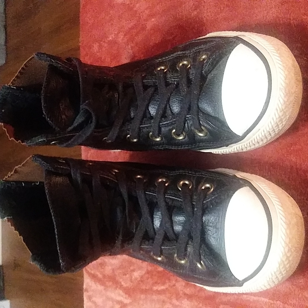 High-top tennis shoes